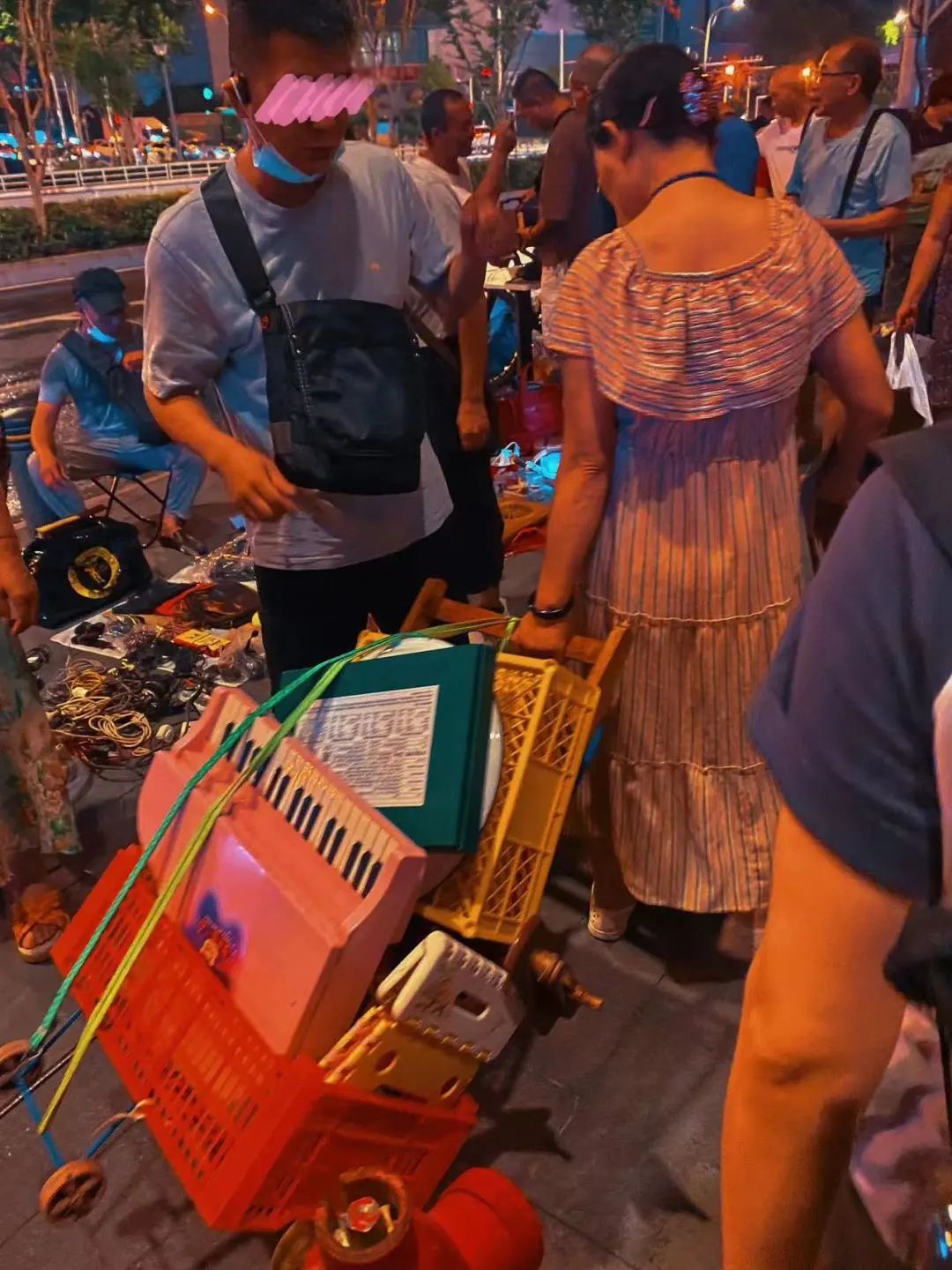 凌晨一點，我誤入武漢“鬼市”